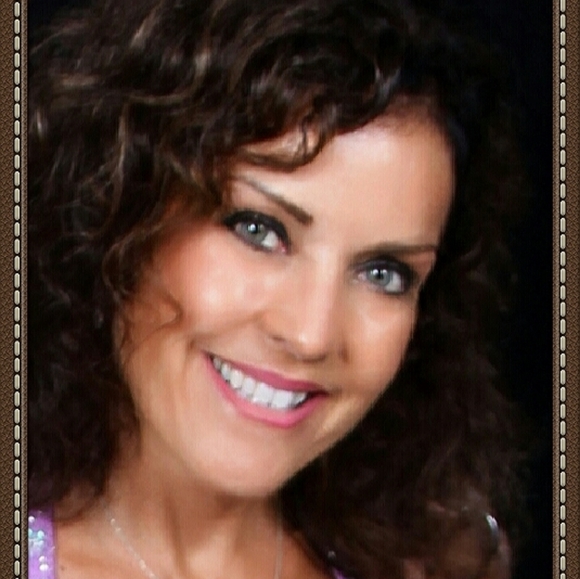 👍Posh Ambassador 👠💃💍 - Picture 1 of 3